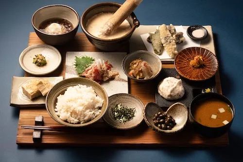 デザートまで楽しめる自然薯御膳がイベントにも好評