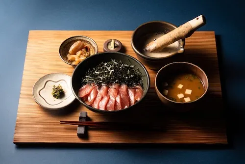 丼ものでも自然薯が楽しめる福岡市の店舗